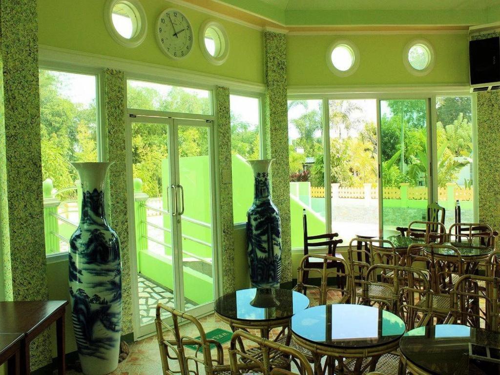 Dureme Mansion Hotel And Resort Castillejos Exterior photo