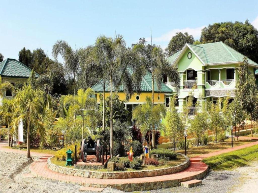 Dureme Mansion Hotel And Resort Castillejos Exterior photo