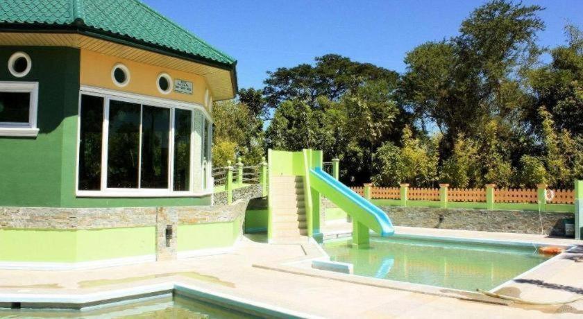 Dureme Mansion Hotel And Resort Castillejos Exterior photo