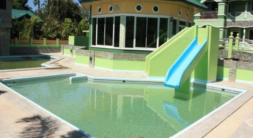 Dureme Mansion Hotel And Resort Castillejos Exterior photo